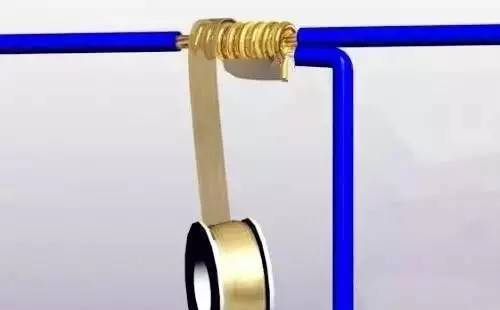 原來電線接頭要這么繞才不會漏電，難怪我家廚房總跳閘——光伏設備安裝的教訓